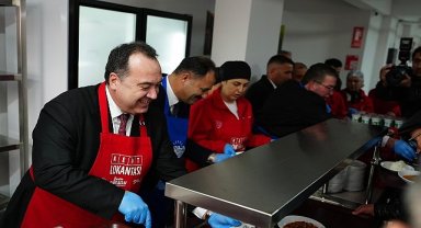 Büyükşehir'den Demirci'de Sosyal Belediyecilik Adımı: Kent Lokantası, Halk Mandıra ve Halk Ekmek Vatandaşların Hizmetine Açıldı