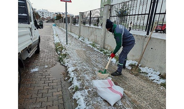 Lüleburgaz Belediyesi'nden kar mesaisif