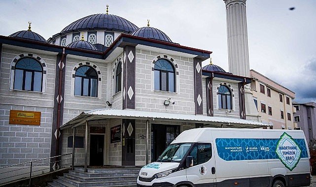 Aliağa Belediyesi'nden Ramazan Öncesi İbadethanelerde Kapsamlı Temizlik