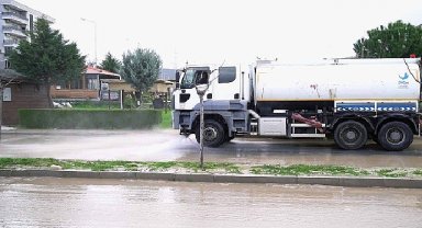 Aliağa Belediyesi Yağmur Sonrası Sahada