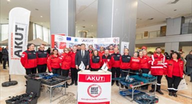 Başkan Tugay: Birden fazla yangın uçağı kiralamaya hazırız