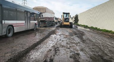Büyükşehir, aşırı yağış sonrası kapanan yolları bir bir açıyor