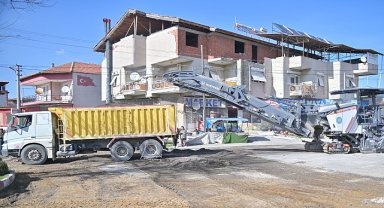 Büyükşehir'den Kula'da Ulaşım Konforu için 8 Bin Tonluk Asfalt Çalışması