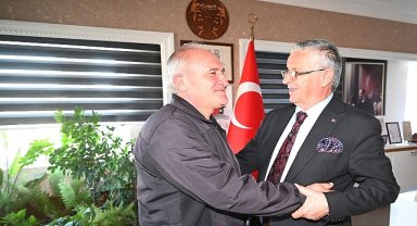 Emekli personelden Başkan Topaloğlu'na veda ziyareti