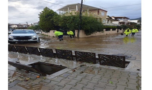 İzmir'de ekipler 24 saat görevde
