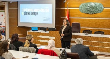 Bornova'da muhtarlar için Dijital Dönüşüm Eğitimi