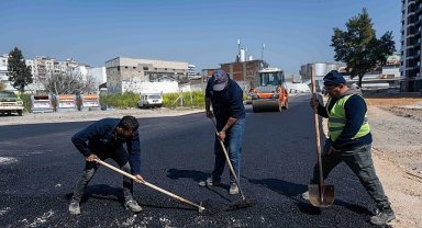 Bornova'da yol çalışmaları hız kesmiyor