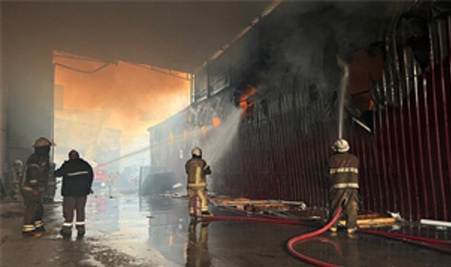 Buca'daki yangında Büyükşehir itfaiyesinin zamanla yarışı