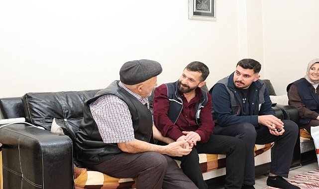 Kartepe'de Alo Evlat Sağlık Kulübü Yaşlıları Unutmadı