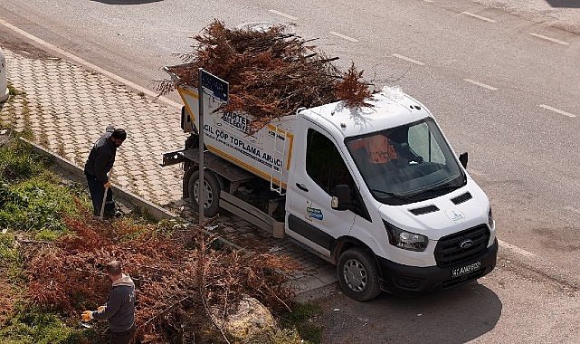 Kartepe'de Bayram Öncesi Kapsamlı Temizlik Dokunuşu