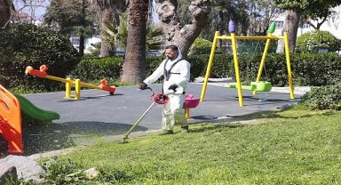 Konak'ın parkları bayramda çiçek gibi