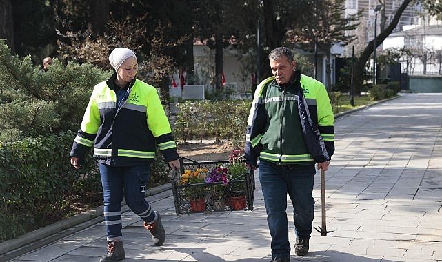 Konak'tan şehitlere vefa: Bayram öncesi temizlik ve bakım seferberliği