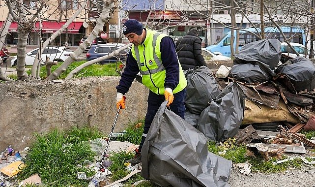 Maltepe'de gönüllülerle birlikte bayram temizliği