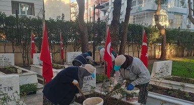 Manisa Büyükşehir Belediyesi Şehitlikleri 18 Mart'a Hazırladı