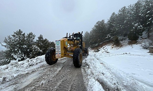 Manisa Büyükşehir Belediyesinden Spil Dağı'nda Kar Mesaisi