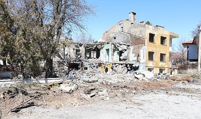 Sivas'ın En Yoğun Bölgelerinden Birine Yeni Otopark Alanı Kazandırılıyor...