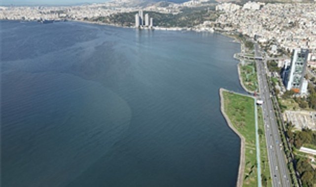 Tarım ve sanayi atıklarıyla kirlenen Gediz İzmir Körfezi'ne akıyor
