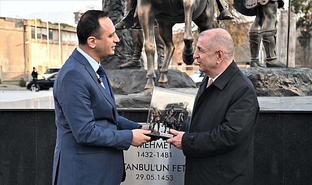 Ümit Özdağ Abide-i Hürriyet Meydanı'na övgü: “Böyle bir yeri görmekten büyük mutluluk duydum.