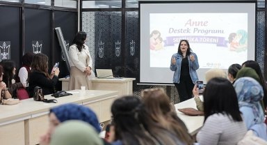 Anne Destek Programı mezunları sertifikalarını Başkan Mutlu'dan aldı