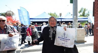 Aydın Büyükşehir Belediyesi Binlerce Fideyi Nazilli'de Vatandaşlara Dağıttı