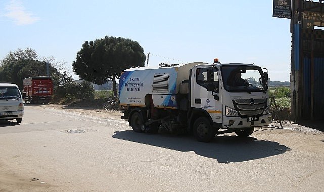 Aydın Büyükşehir Belediyesi'nden Acarlar'da çevre düzenleme ve bakım çalışması