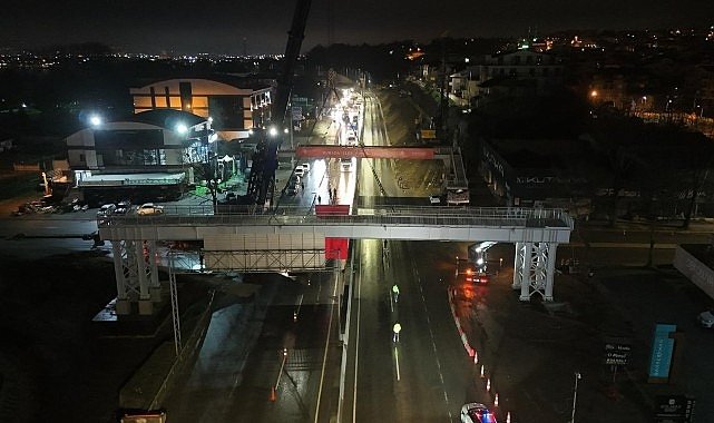 Başiskele Kavşağı'nda '78 tonluk' gece mesaisi