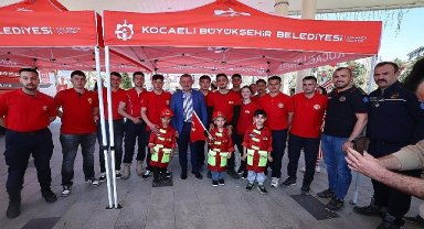 Başkan Büyükakın'a çocuklardan sevgi seli