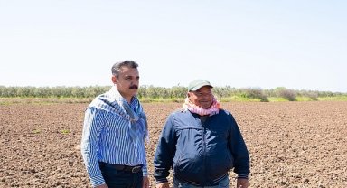 Başkan Kırgöz traktör başında: “Bereketli bir sezon olsun