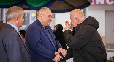 Başkan Özarslan Semt Pazarında Esnaf ve Vatandaşla Buluştu