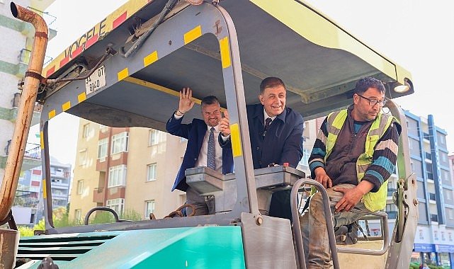 Buca'da asfalt seferberliği: Başkan Tugay ve Başkan Duman sahada!