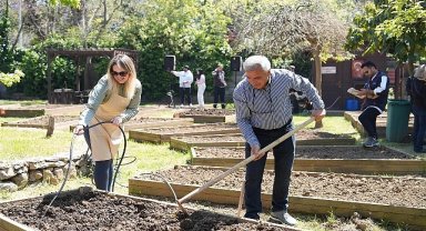Kadıköy Bostanları'nda Yaz Dönemi Başladı