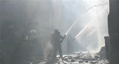 Konak'ta bina yangını kontrol altına alındı