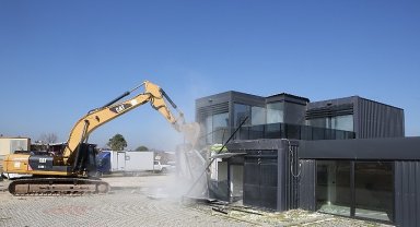 Nilüfer'de kaçak yapılar yıkıldı