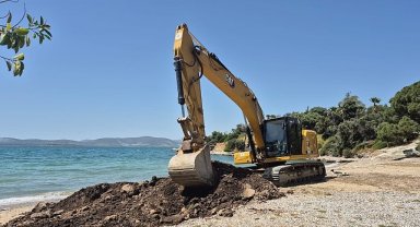 Belediye Ekipleri Şehrin Dört Bir Yanında: Modern Sosyal Alanlar ve Yenilenen Yollarla Konfor Artırılıyor