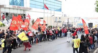Çiğli'de 1 Mayıs Coşkusu: Başkan Yıldız Emekçilerle Omuz Omuza