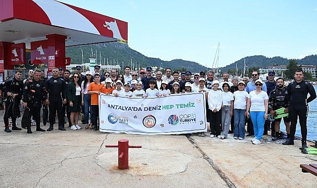 Kemer'de deniz dibi temizliği