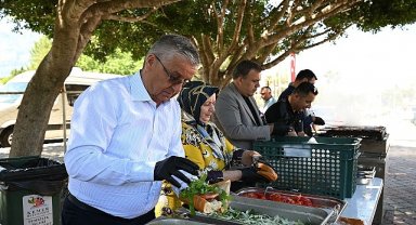 Öğrencilere deneme sınavı sonrası mangal partisi 