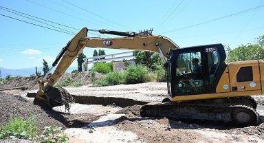 Alaşehir'de Zeytinçayı Deresi Temizlendi, Taşkın Riskine Önlem Alındı