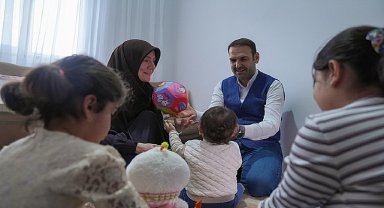 Bağcılar Belediyesi personeli olan koruyucu baba Seydullah Yuyucu, yüzlerce aileye ilham oldu