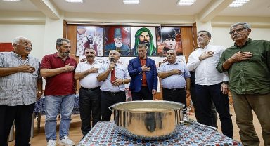 Başkan Tugay aşure lokmasını paylaştı