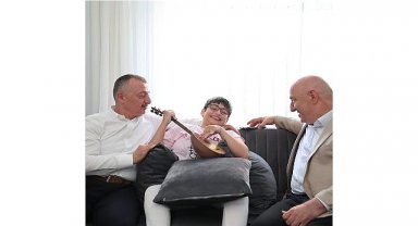 Doğum günü pastasını Başkan Büyükakın getirdi 