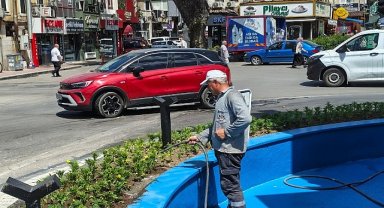 Gemlik'te Saat Kulesi ve Havuz Çevresinde Yenileme Çalışmaları