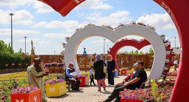 Türkiye'nin En Güzel ve En Büyük Çiçek Bahçesi Kapılarını Ziyaretçilerine Açtı