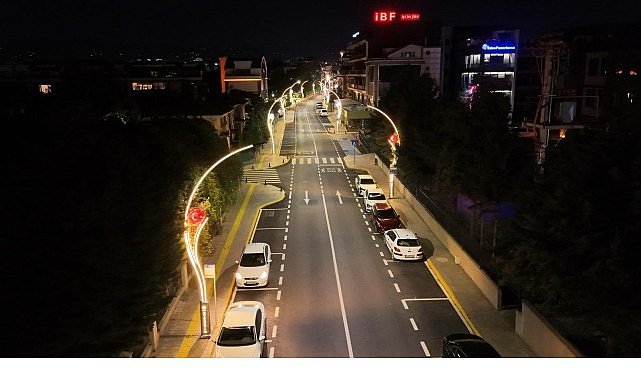 Uçak pistine dönen cadde esnafından Büyükakın'a teşekkür