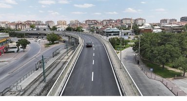 Başkan Altay Kunduracılar Üst Geçidi'nde Asfaltı Yenileyerek Standardı Yükselttiklerini Açıkladı