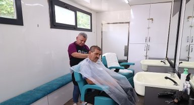 Büyükşehir'in Mobil Kuaför Tırı yaylalarda hizmet veriyor