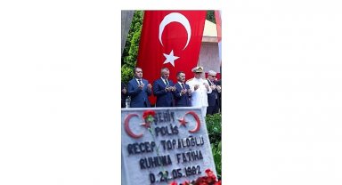 Dualar kahramanlar için yükseldi