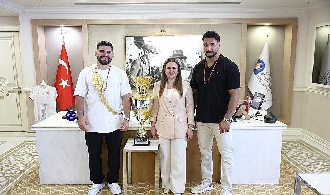 Kırkpınar Başpehlivanı Erkan Taş'a coşkulu karşılama