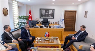 Büyükelçi Lora'dan Başkan Tugay'a ziyaret