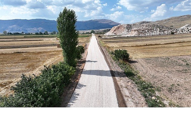 Büyükşehir Belediyesi'nin kırsalda yol çalışmaları sürüyor